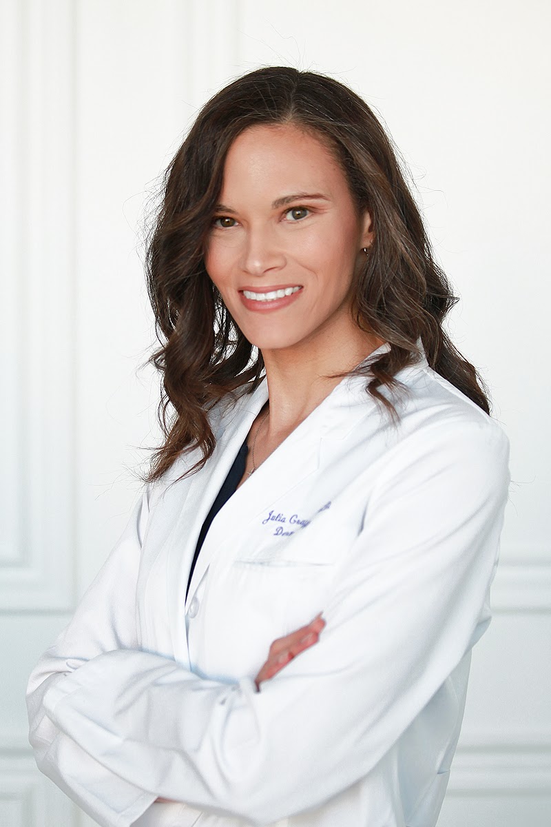 Julia Graves, MD